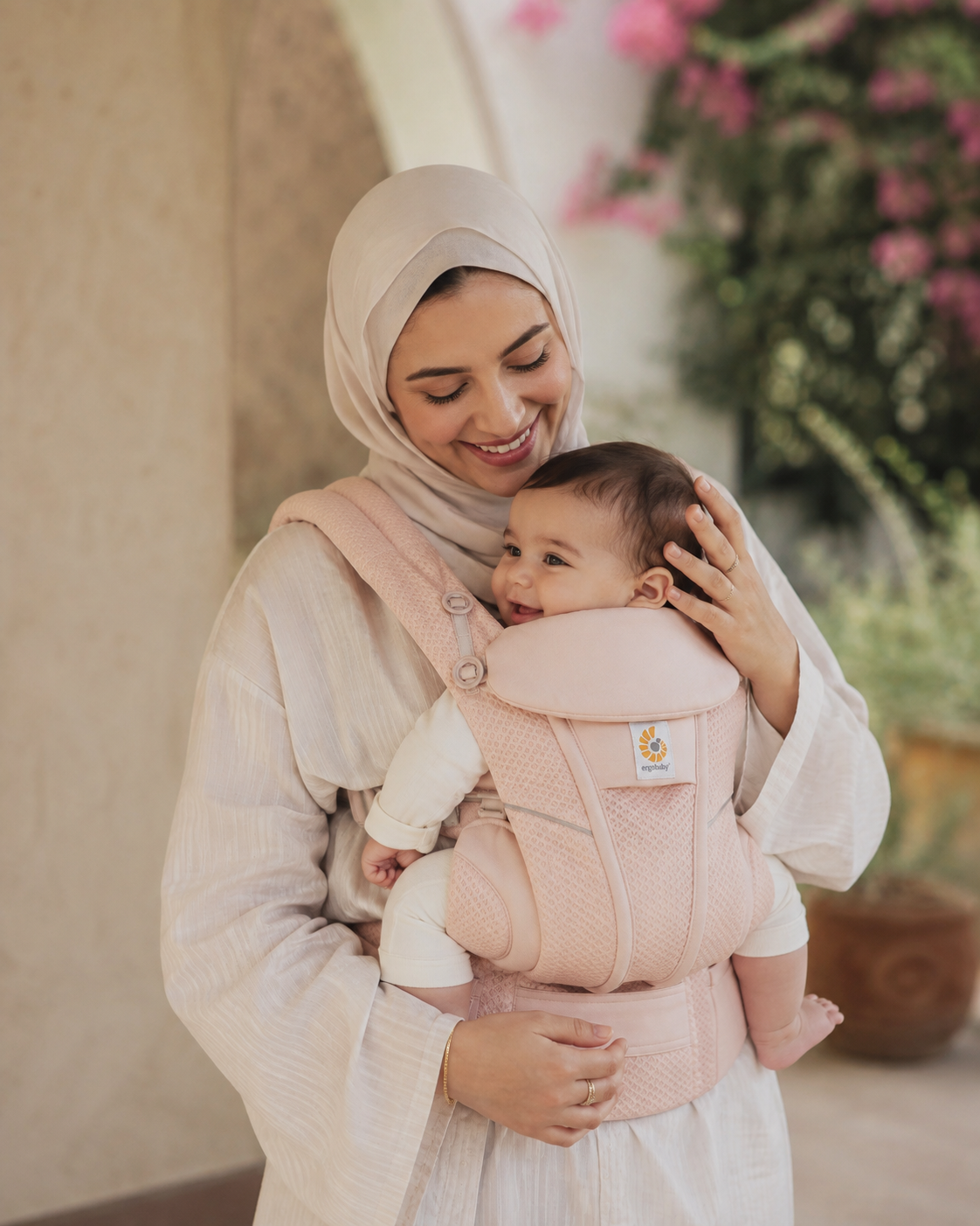 Go Baby ergonomic carrier, padded shoulder strap detail